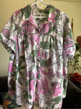 Roaman's Pink Green Watercolor
Floral Button Front Camp Shirt
Plus Size 26W